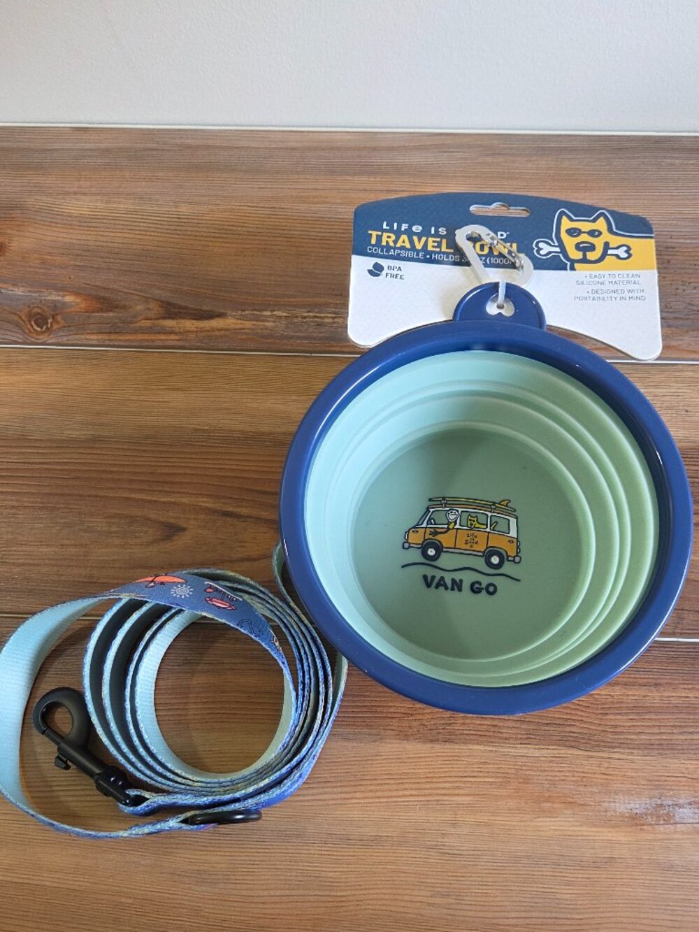 Life is Good Jake/Rocket Dog Travel Bowl and Leash
